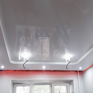 Потолок в гостиную с контурной подсветкой